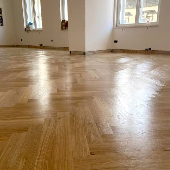 Čerstvo položený rybí chrbát – lakovaný